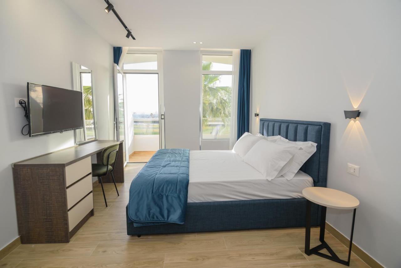 Vlorë Palm Side Hotel מראה חיצוני תמונה