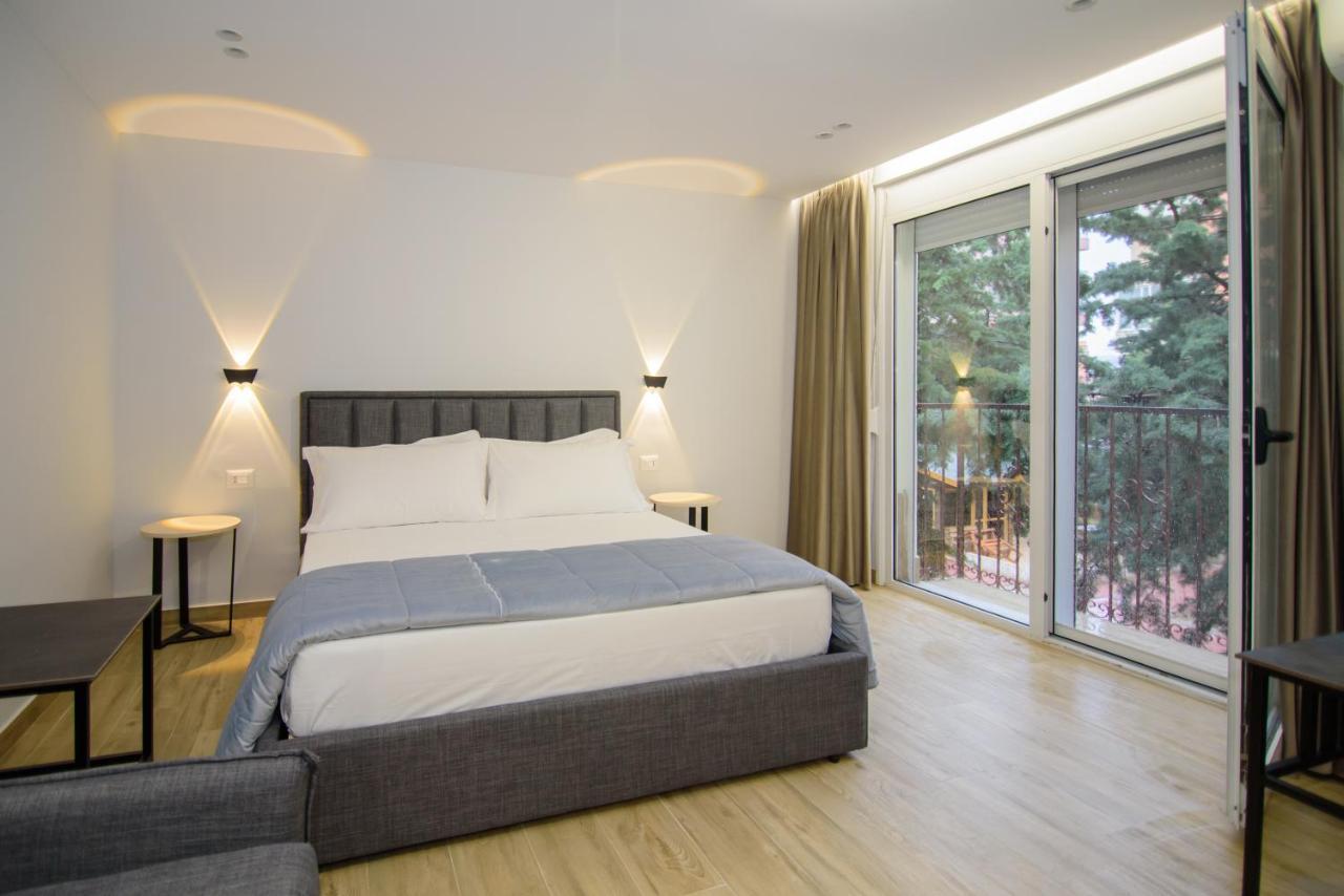 Vlorë Palm Side Hotel מראה חיצוני תמונה