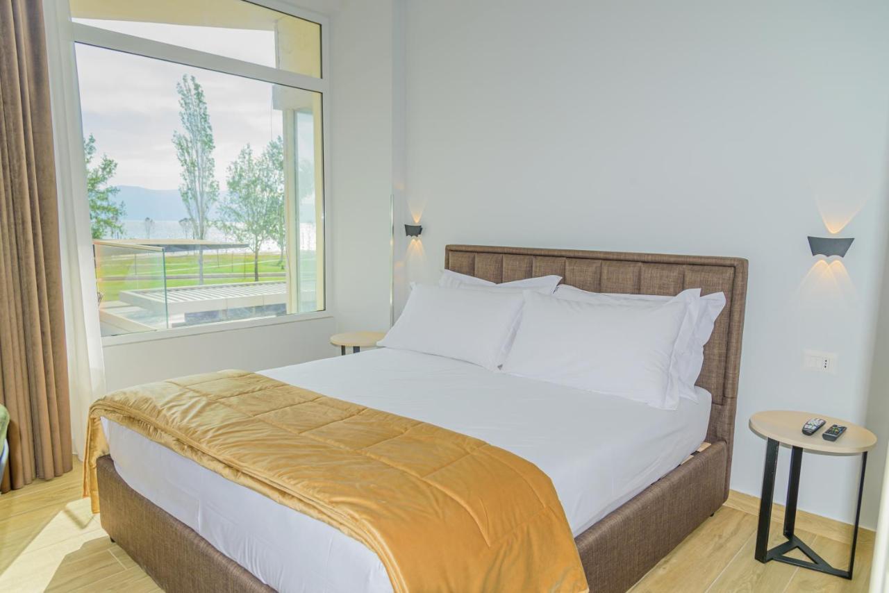 Vlorë Palm Side Hotel מראה חיצוני תמונה