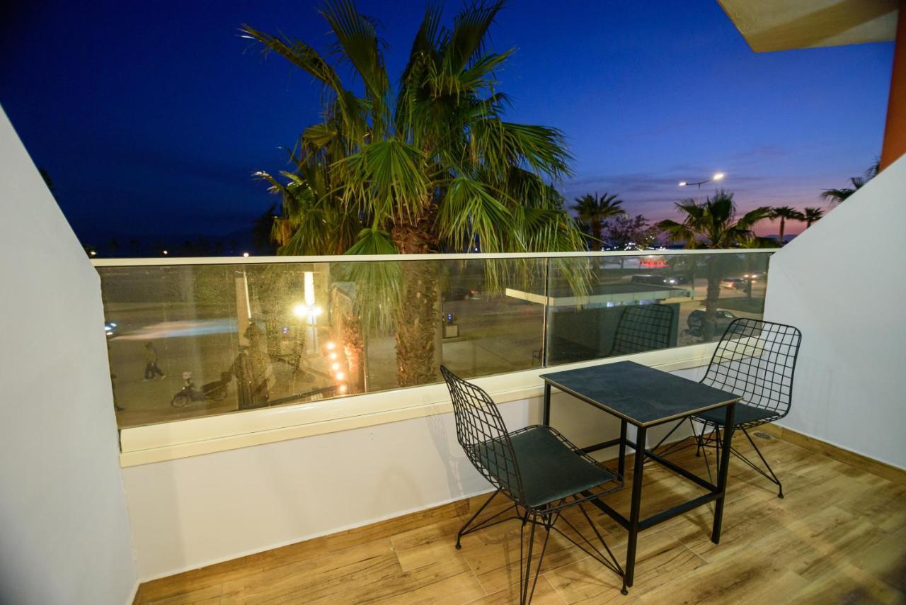 Vlorë Palm Side Hotel מראה חיצוני תמונה