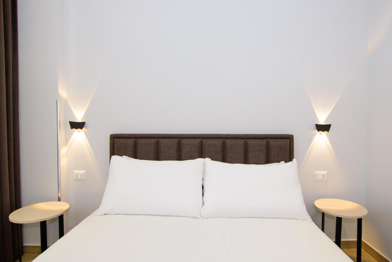 Vlorë Palm Side Hotel מראה חיצוני תמונה