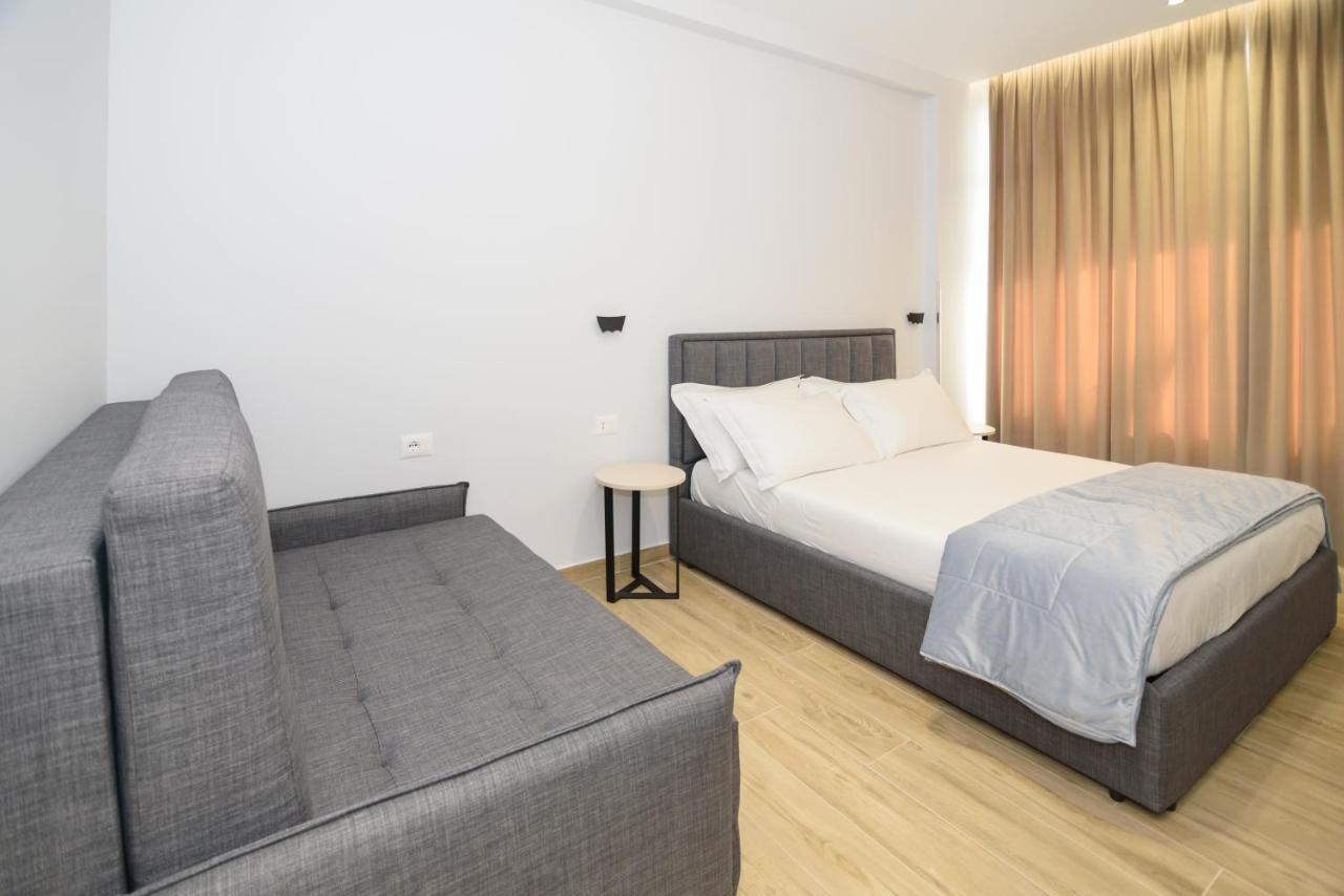 Vlorë Palm Side Hotel מראה חיצוני תמונה
