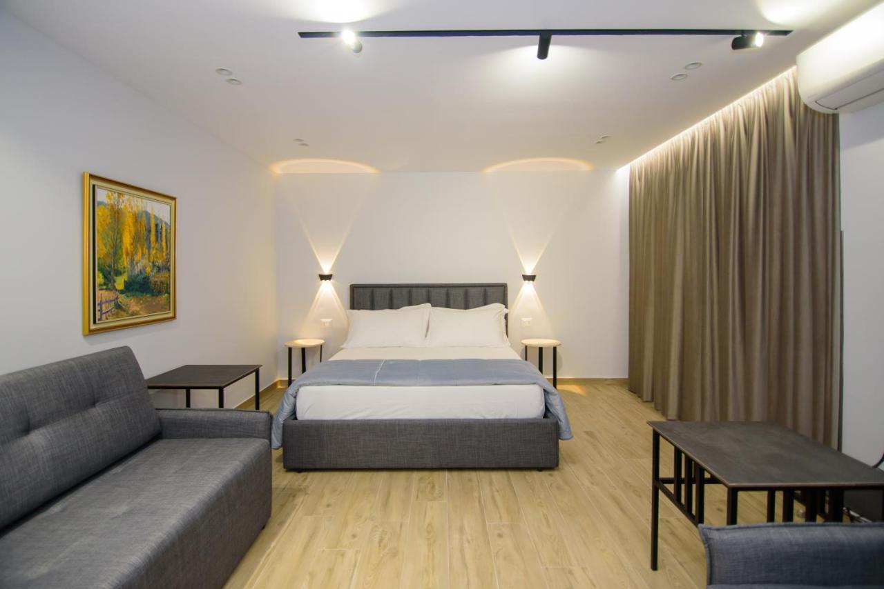 Vlorë Palm Side Hotel מראה חיצוני תמונה