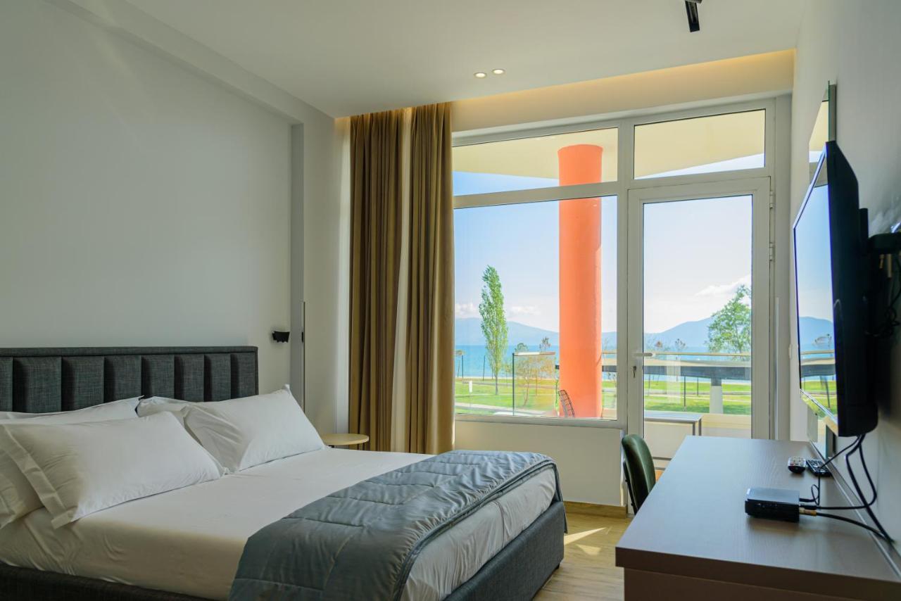 Vlorë Palm Side Hotel מראה חיצוני תמונה