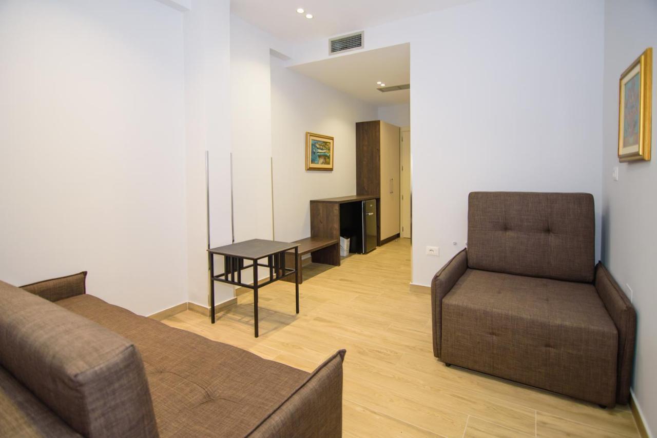 Vlorë Palm Side Hotel מראה חיצוני תמונה