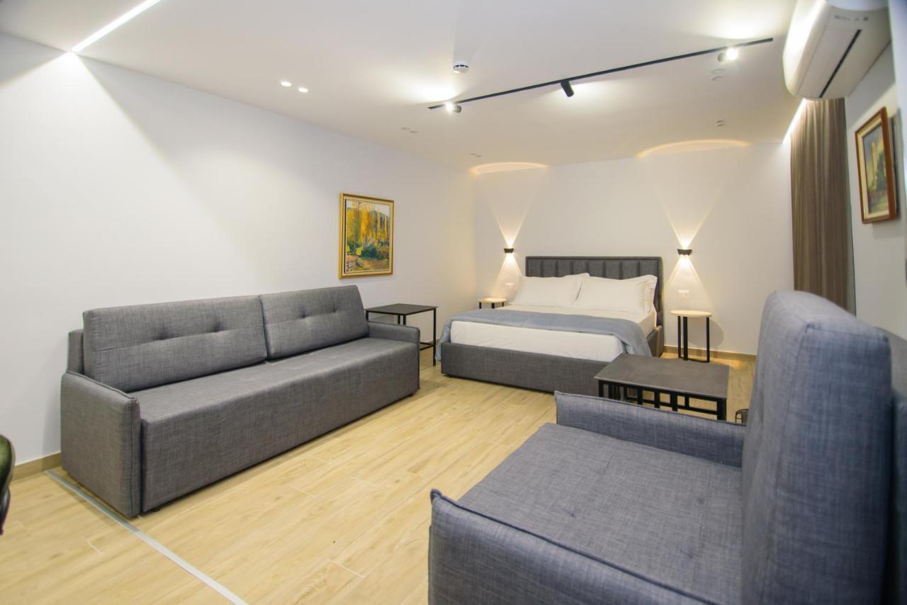 Vlorë Palm Side Hotel מראה חיצוני תמונה