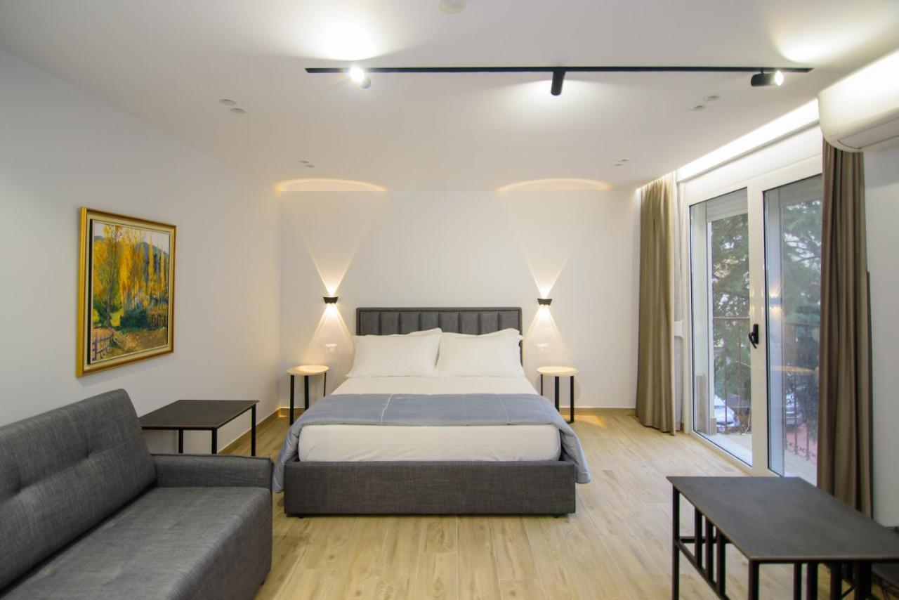 Vlorë Palm Side Hotel מראה חיצוני תמונה