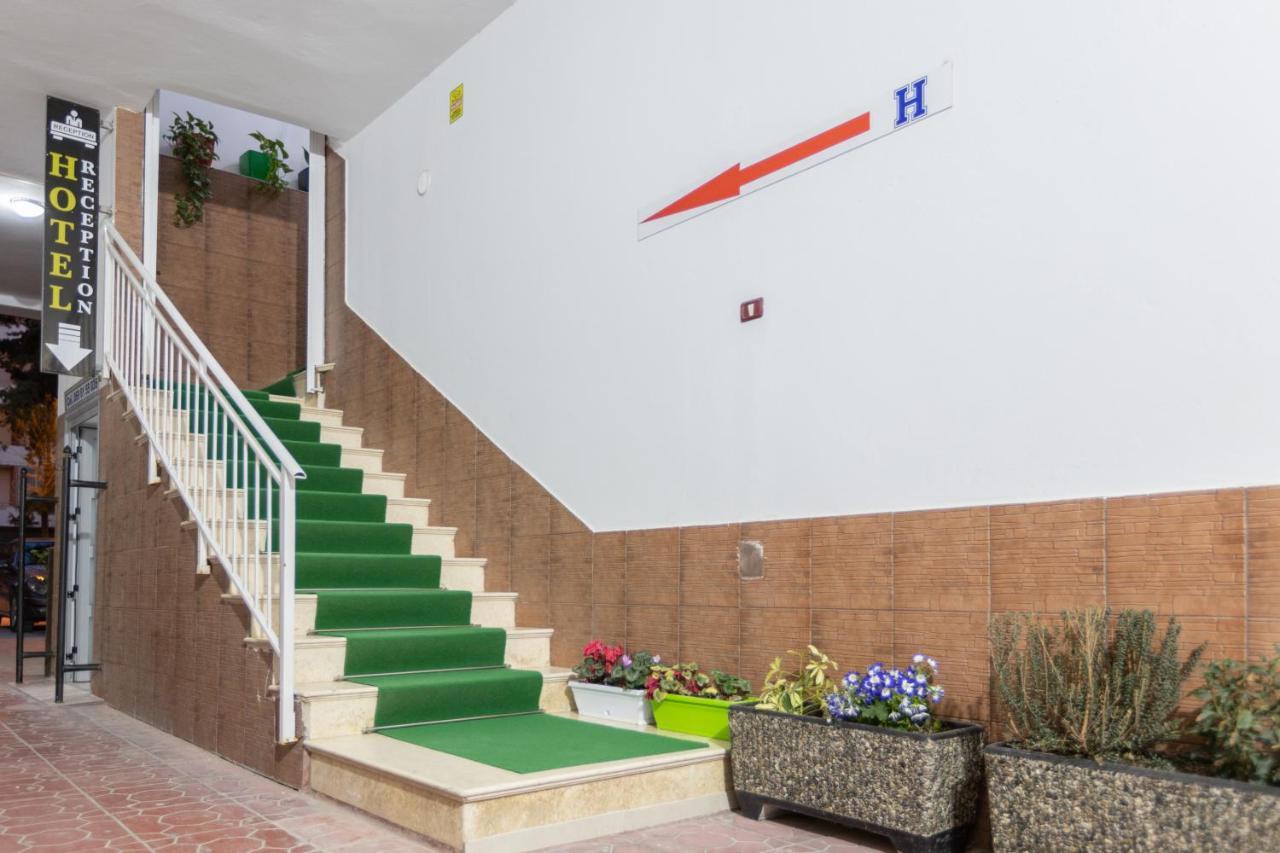 Vlorë Palm Side Hotel מראה חיצוני תמונה