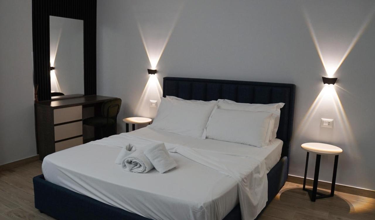 Vlorë Palm Side Hotel מראה חיצוני תמונה