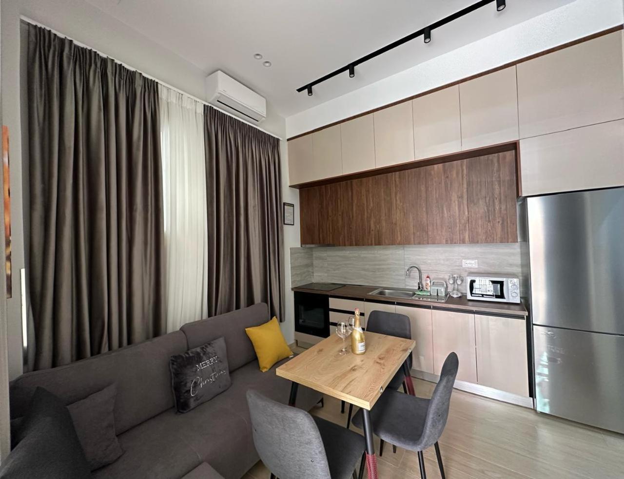 Vlorë Palm Side Hotel מראה חיצוני תמונה